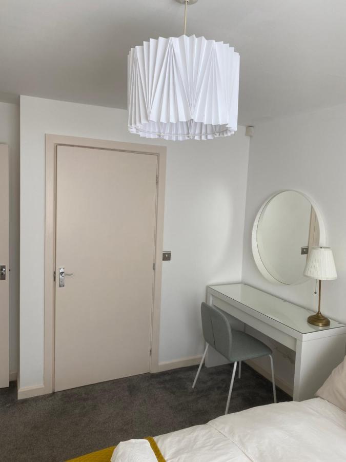 Marine Viewing 2 Bedrooms Flat مانشستر المظهر الخارجي الصورة