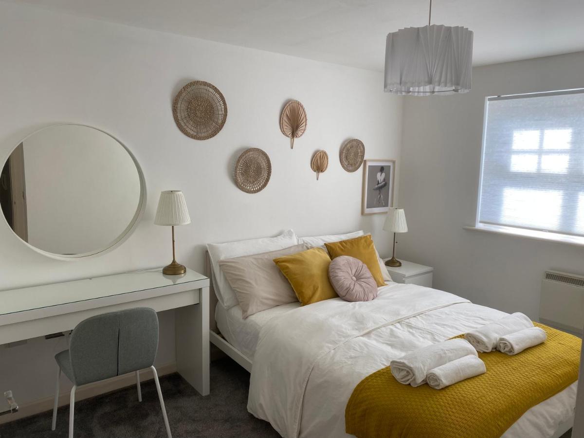Marine Viewing 2 Bedrooms Flat مانشستر المظهر الخارجي الصورة